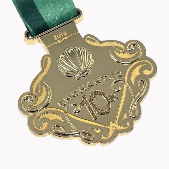 Disney Princess Enchanted 10K 2016 Finishers Medal With Ariel Seashell Design - Picture 2 of 5